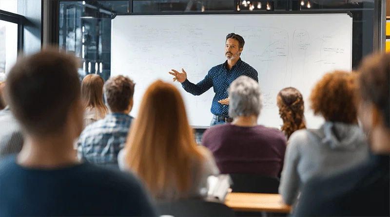 Online workplace trainings for managers and leaders with expert guidance